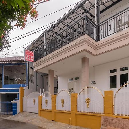 Reddoorz Syariah Near Summarecon Mall Bekasi Exterior photo